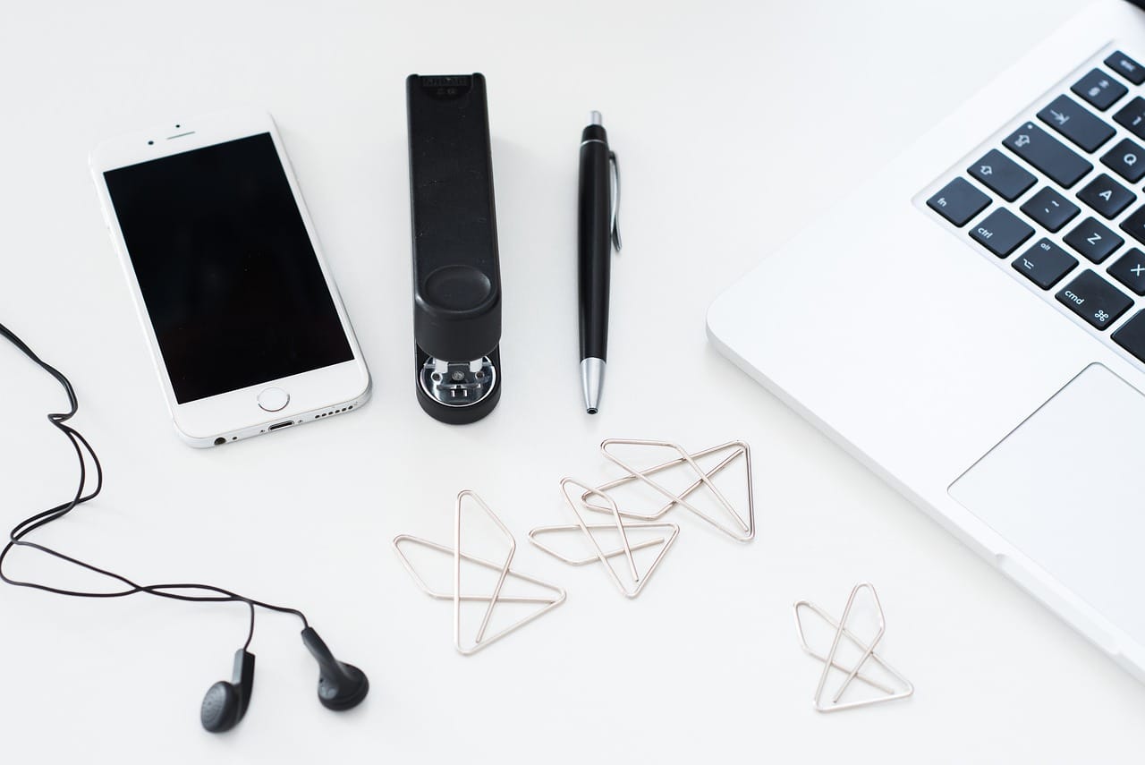 Security Headers w REST API dla IoT computer-4795759_1280