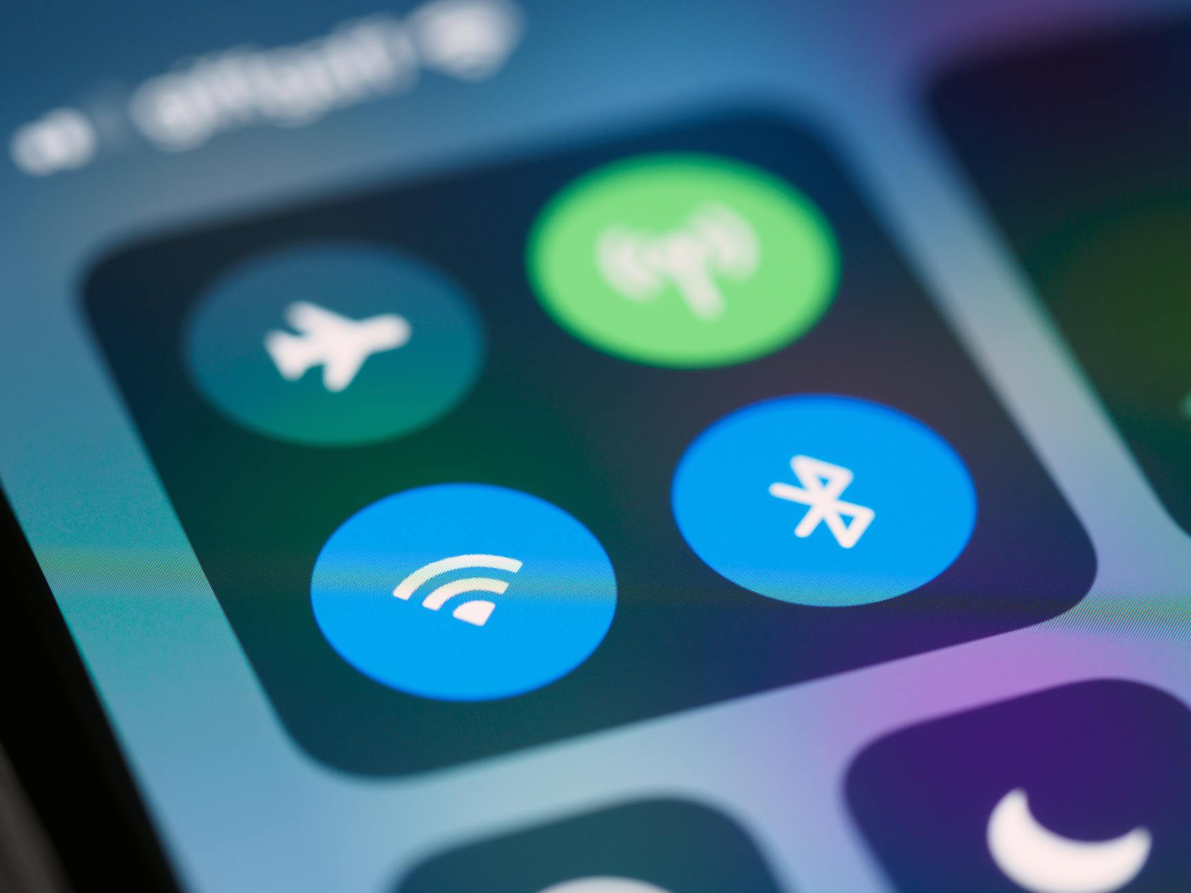 Panel sterowania smartfona z ikonami Wi-Fi i Bluetooth